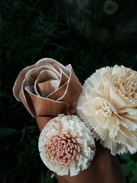 Fleurs en bois thaïes