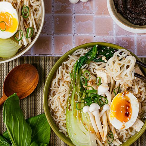 Recette de bouillon ramen au chou bok choy