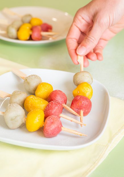 Brochettes de dango mochi