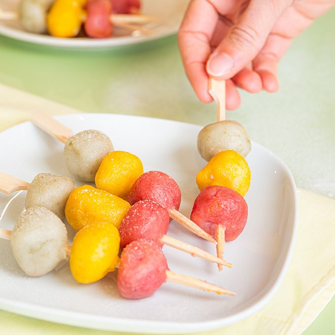 Brochettes de dango mochi