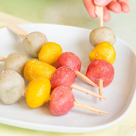 Brochettes de dango mochi