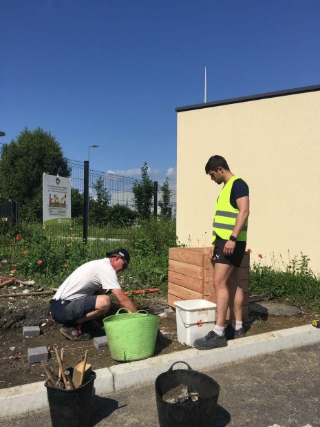 Fabrication des bacs a compost chez Autour du Riz