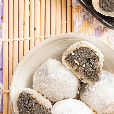 Daifuku mochi au sesame