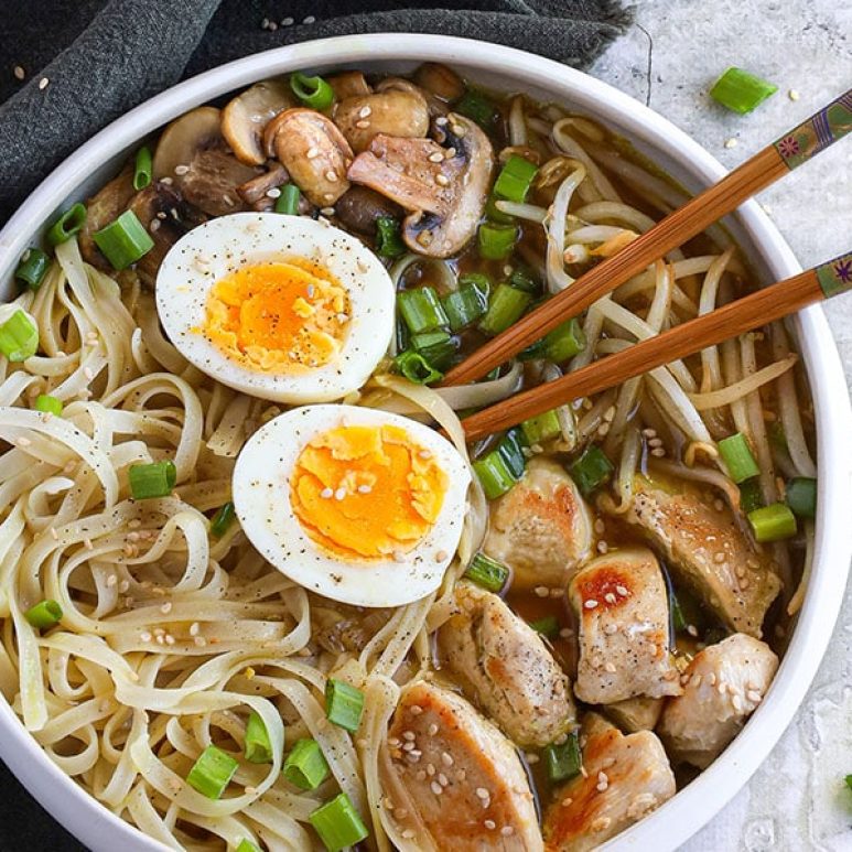 ramen-au-poulet-et-nouilles-de-riz