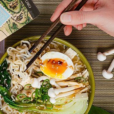 Soupe ramen avec nouilles de riz bio