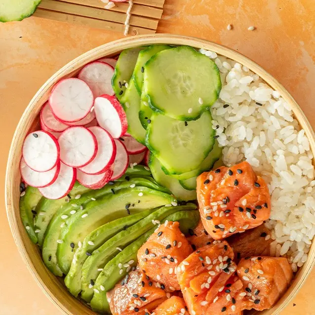 Poke bowl au samon sauce Ponzu